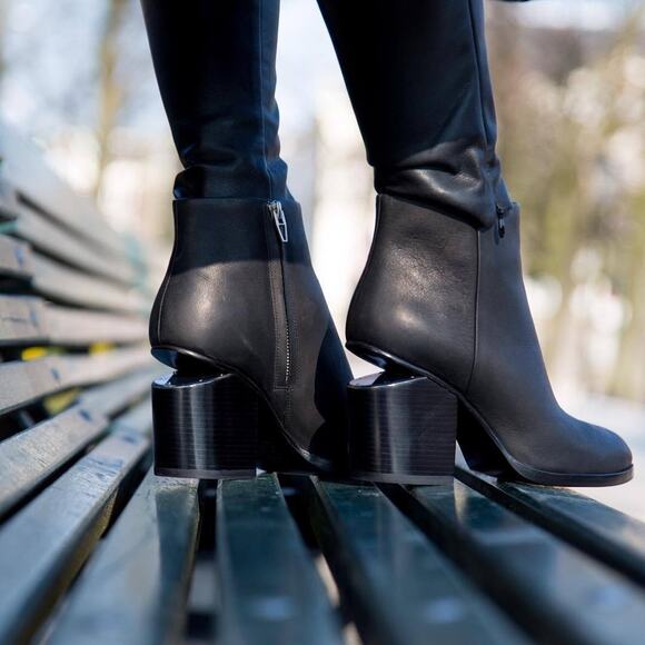 Alexander Wang Gabi Leather Ankle Boot Black Cutout Block Heel Rose Gold 41 11 - Picture 2 of 16